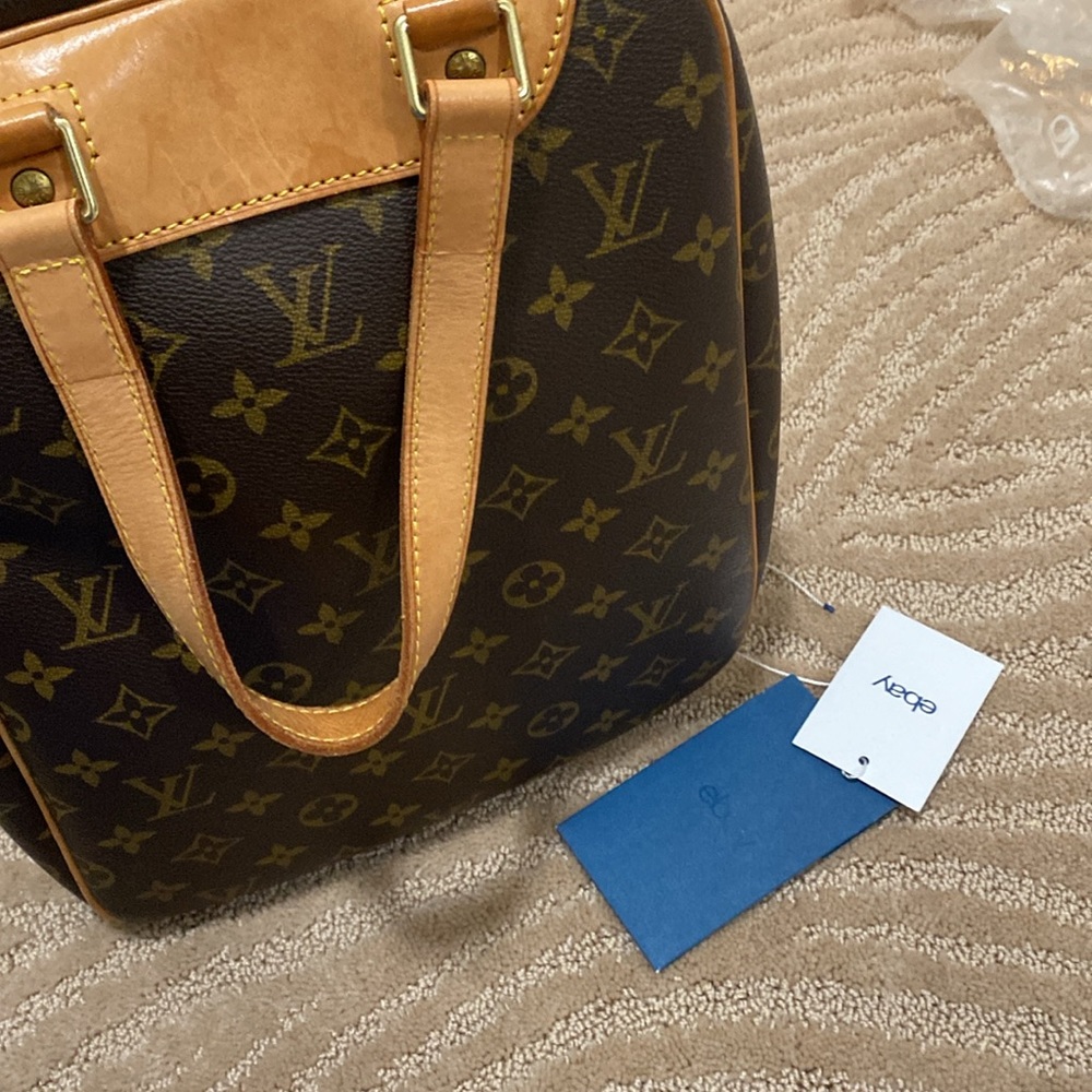 Authentic LV excursion bag - Picture 6 of 9